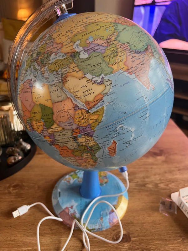 TOPGLOBE 20cm Illuminated Globe - English Map - Modern Political World globe - 20cm Diamter